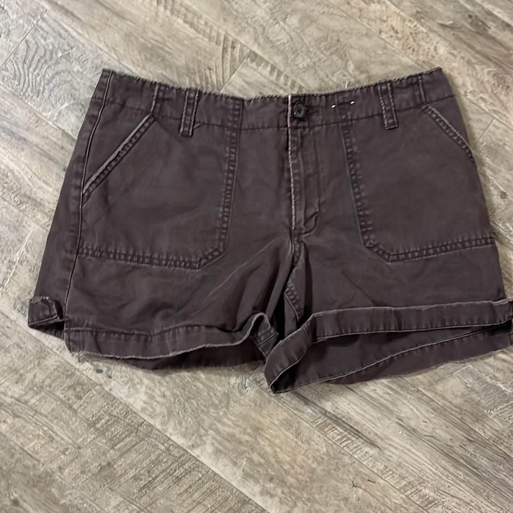 Old navy shorts - Picture 2 of 4